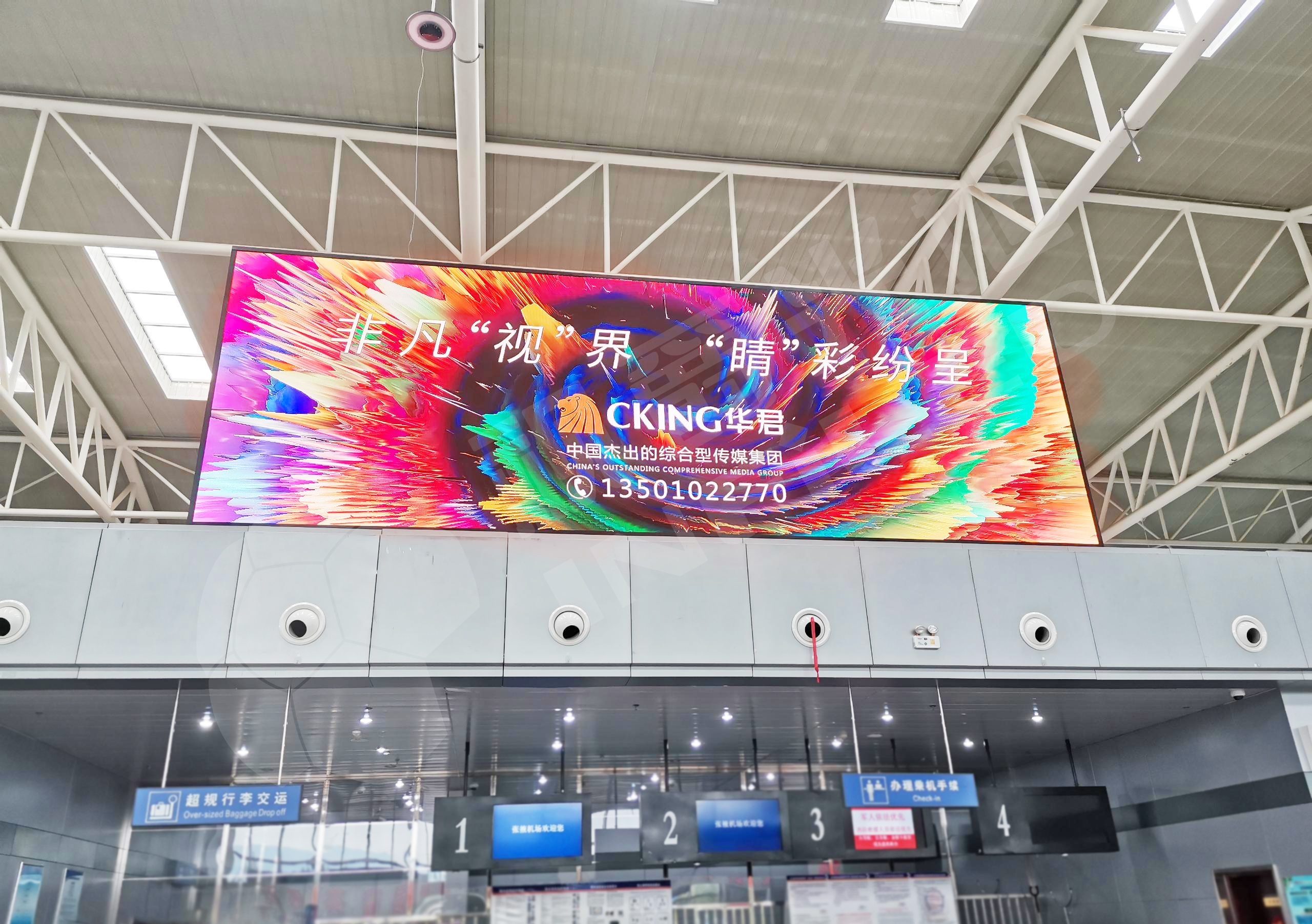 視爵光旭高清LED顯示屏為張掖甘州機(jī)場(chǎng)打造出發(fā)廳航班信息顯示屏